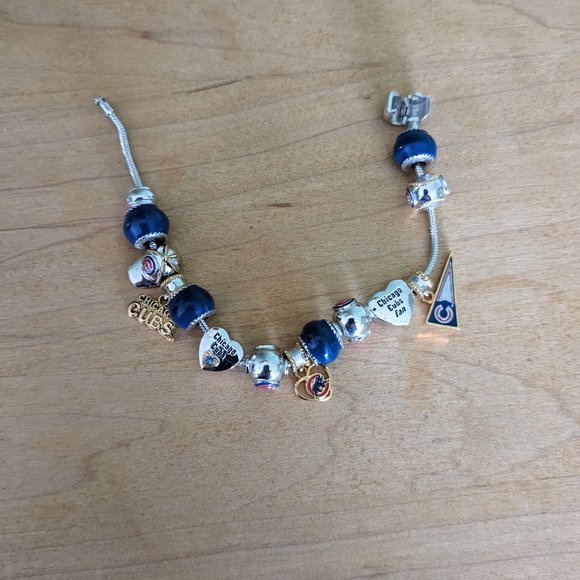 Chicago Cubs Fan Bracelet - Picture 4 of 4